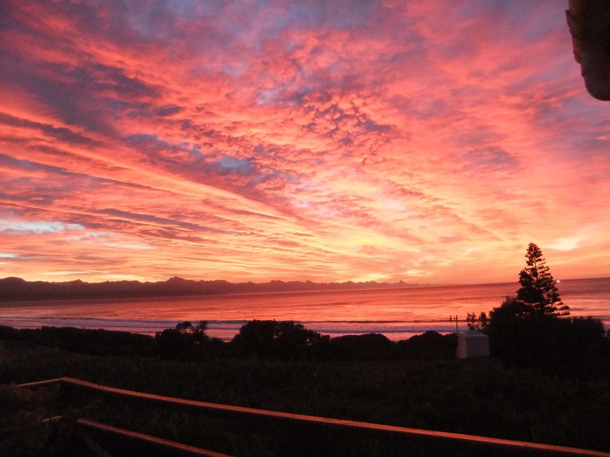 Dolphins' Playground Beachfront B&B Plettenberg Bay Exteriör bild