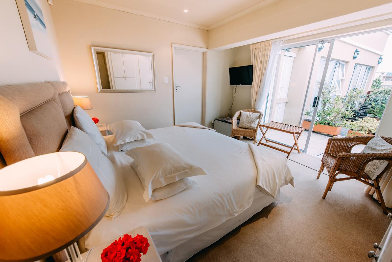 Dolphins' Playground Beachfront B&B Plettenberg Bay Exteriör bild